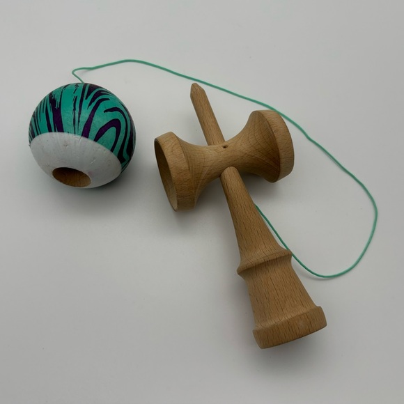 Sweets Kendamas Prime Laser Tag Skill Toy - Picture 3 of 6